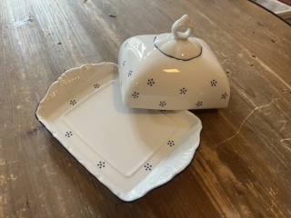 Prvorepubliková porcelánová máslenka