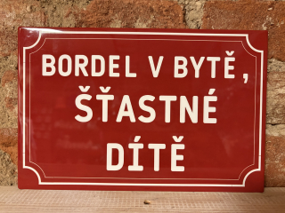 Cedulka - Bordel v bytě šťastné dítě